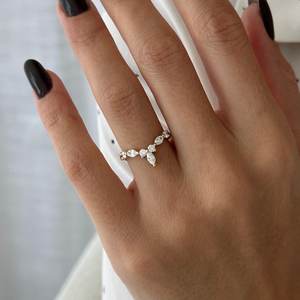 Bague de mariage en diamant taillé marquise et rond 0,60 TCW, bague de mariage incurvée, bague Art Déco en diamant de laboratoire - Product Image 1