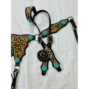 Conjunto de cabezada de una oreja y pechera de cuero negro con estampado de leopardo estilo western, con conchos de diamantes de imitación turquesa, para equitación - Product Image 4
