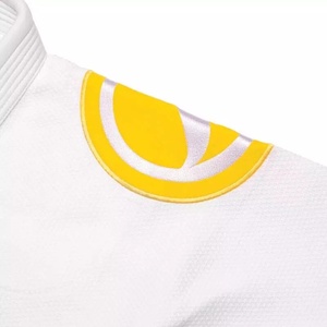 Kimono de Jiu-Jitsu blanc en coton 450 GSM, coupe classique, taille adulte unisexe, avec écussons jaunes sur les épaules - Product Image 5