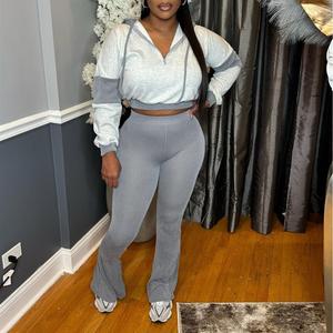Ensemble femme : haut court à capuche à manches longues et pantalon évasé côtelé moulant - Product Image 3