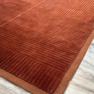 Tapis de luxe fait main 100% laine |   Tapis en laine de qualité supérieure en gros |   Tapis de direction rayé linéaire monochromatique couleur rouille - Product Image 4