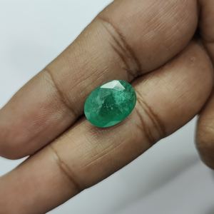 Esmeralda Verde Ovalada de 6.97 Quilates de Zambia - Product Image 1
