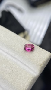 Tourmaline Naturelle Certifiée, Pierre Taillée Ovale, Qualité de Couleur Exceptionnelle, Pierre Précieuse Non Montée, 0,95 Carat, Propre à l'œil - Product Image 6