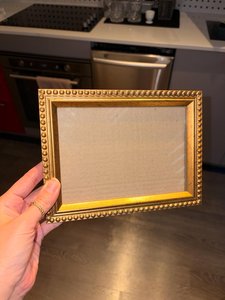 Cadre photo vertical en bois artisanal écologique, style rustique naturel, pour portraits de famille, souvenirs de mariage, décoration intérieure - Product Image 3