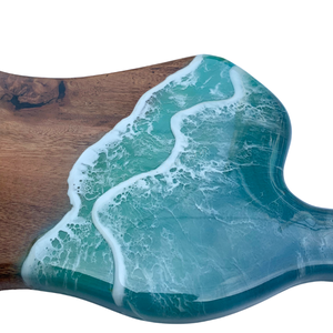 Tabla de servir de madera Thinh Tung Thinh con patrón abstracto y mango lacado, hecha en Vietnam - Product Image 5
