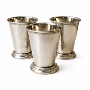 Gobelet à cocktail classique en acier inoxydable, style vintage argenté, parfait pour les bars et la décoration intérieure. - Product Image 5