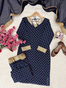 Traje plazzo de georgette azul marino con detalle de encaje con estampado digital, cuello en V, talla única, pantalón y dupatta con borde de encaje, ideal para festivales. - Product Image 4