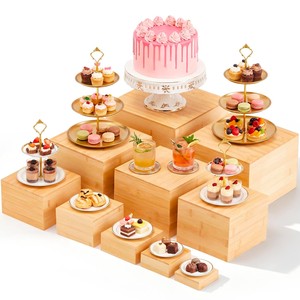 Présentoir à gâteaux en bois de manguier à motifs géométriques - Support de présentation en bois unique pour la vente en gros - Product Image 3