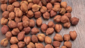 Pois chiches noirs entiers bruts biologiques de qualité supérieure, non-OGM, en vrac, Kala Chana, 18,22 % de protéines, 98 % de pureté, faible humidité, écologiques - Product Image 2