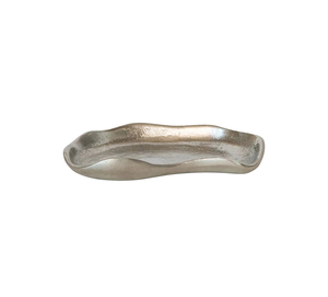 Bandeja de Servir de Aluminio Hecha a Mano con Estilo Contemporáneo para una Presentación de Alimentos Distintiva - Product Image 1