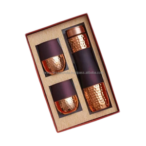 Bouteille d'eau en cuivre pur de qualité supérieure et ensemble de 2 verres Option cadeau luxueuse en différentes couleurs parfaite pour Diwali et Noël - Product Image 1