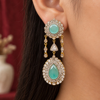 Boucles d'oreilles pendantes de qualité supérieure en or avec cabochon vert menthe pour mariage - Vente en gros