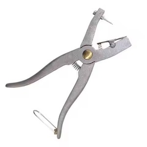 Pince manuelle robuste et réutilisable en acier inoxydable pour l'application d'étiquettes auriculaires – Sécurisée et efficace pour l'identification du bétail - Product Image 1