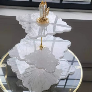 Support à gâteau décoratif en résine pour une présentation élégante des gâteaux, accessoire indispensable pour la décoration de gâteaux pour les fêtes d'anniversaire et les mariages, provenant d'Inde. - Product Image 1