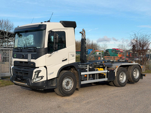 Camión Tractor Changan 8X4 Usado con Eje Elevador, Transmisión Automática, Caja de Cambios Rápida, Motor Diésel Euro 6, Camión Volquete con Cámara Trasera - Product Image 2