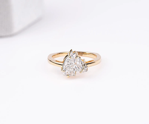 Anillo de compromiso y boda personalizado para ella, de oro macizo de 10k, 14k o 18k, con diamante cultivado en laboratorio con corte de cabeza de caballo, de lujo, para mujer. - Product Image 1