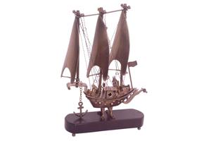 UNICORN HANDICRAFTS Lámpara de Mesa de Latón Hecha a Mano con Figura de Velero, Duradera, Artesanía Metálica Tradicional y Cultural, Decoración Artística para - Product Image 1