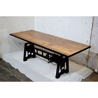 Table à manger industrielle américaine antique en fonte avec plateau en bois massif, base réglable à manivelle, design pliable pour hôtel et usage domestique