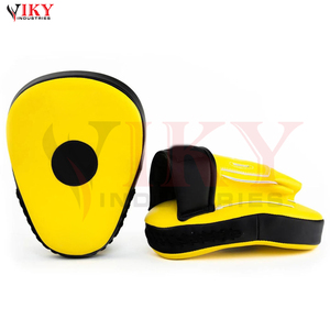 Mitaines de frappe courbées à doigts séparés avec support de poignet sécurisé pour l'entraînement MMA et de Kickboxing – Pads de boxe jaunes et noirs - Product Image 1