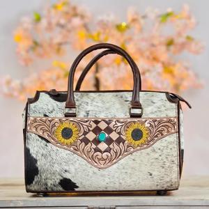 Bolsa Deportiva de Lujo de Cuero Vacuno con Hebilla Turquesa y Cierre de Cremallera, Diseño Girasol, Ligera, Gran Capacidad, Premium - Product Image 1