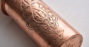 Botella de Agua de Cobre con Diseño Grabado a Mano, Elegante y Ecológica para Hidratación Diaria, Yoga, Gimnasio, Viajes y Regalos - Product Image 3