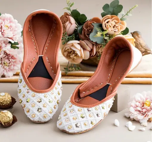 Dernier design de chaussures plates Khussa pour femmes, style indien pakistanais Punjabi Jutti, pour mariage, de qualité supérieure, avec logo personnalisé - Product Image 5