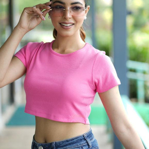 เสื้อยืดครอปแขนสั้นคุณภาพพรีเมียมสำหรับใส่ทุกวันในช่วงฤดูร้อน ทรงปกติ  รับสกรีนโลโก้และสีตามสั่ง สำหรับผู้หญิง - Product Image 4