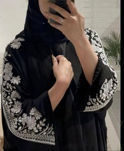 อาบายะห์ปักมือสุดหรูสำหรับผู้หญิง แขนยาว เหมาะสำหรับใส่ในวันอีด - Product Image 2