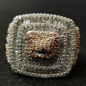 แหวนฮิปฮอปแบบกำหนดเองประดับเพชรโมอิสซาไนต์ทรงคลัสเตอร์ ตัวอักษรย่อ  ทำจากเงินแท้ 925 ชุบโรเดียม  แบบฝังเพชรเต็มวง  สำหรับผู้ชายและผู้หญิง - Product Image 1