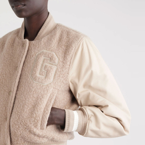 Veste universitaire pour femme, beige, manches longues, logo G brodé, boutons sur le devant, longueur normale, 100% laine, chauffante, écologique, respirante - Product Image 4