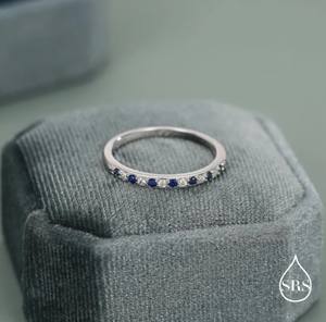 แหวนครึ่งวงนิรันดร์ประดับแซฟไฟร์บลูและเพชร CZ ใส บนตัวเรือนเงินสเตอร์ลิง หรือแหวนเงินหรือทองประดับแซฟไฟร์บลู CZ แบบเรียวบางสำหรับซ้อนกัน - Product Image 5
