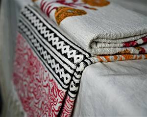 Manta Decorativa Moderna con Estampado Floral, Hecha a Mano en India, 100% Algodón Orgánico, Ecológica, Suave, con Borlas - Product Image 2