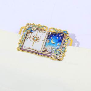 Elegante Marco de Espejo Metálico con Diseño de Libro Abierto, Patrón de Cielo Nocturno Estrellado y Luna, Borde Dorado, Forma Rectangular, Decoración para el Hogar - Product Image 1