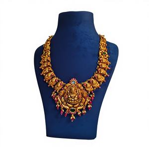 Conjunto de Joyería Tradicional India para Templo, Chapado en Oro de 22K con Rubí, Collar con Colgante de la Diosa Lakshmi, Regalo de Boda Étnico de Lujo - Product Image 1