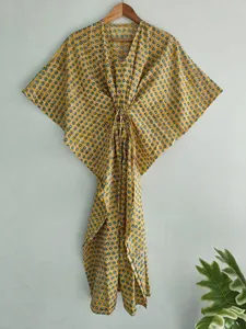 Vestido Kaftan Bohemio Amarillo con Estampado Floral, Cuello en V, Corte Holgado para Mujer, Vestido Maxi de Algodón para Vacaciones - Product Image 4