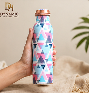 Botella de agua de cobre de primera calidad, diseño geométrico impreso hecho a mano, botella reutilizable con tapa de rosca para el hogar, oficina y viajes - Product Image 2