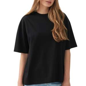 Camiseta Negra Oversize para Mujer al por Mayor, 100% Algodón, con Logotipo Personalizado, Lisa, Casual, de Corte Holgado, Básica, OEM, Marca Privada - Product Image 1