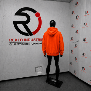 Herren-Kapuzenpullover in Orange mit Reißverschluss, Puff-Print und Eigenstil-Schriftzug, Lässiger Herbst-Streetwear, Locker Geschnitten, Casual Hoodie im Angebot - Product Image 4