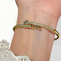 Bracelet tendance en acier inoxydable avec motif cœur pavé de cristaux, style minimaliste, cadeau idéal