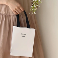LOGO personnalisé Nouveau sac en papier tendance simple, Sac à main d'emballage de vêtements élégant de luxe de haute qualité, Sac de transport pour le shopping