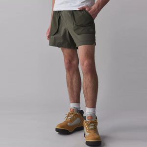Shorts de sport décontractés pour hommes, fabriqués au Pakistan, en toile, coupe personnalisée, coupe-vent, taille haute, avec cordon de serrage et poches. - Product Image 3