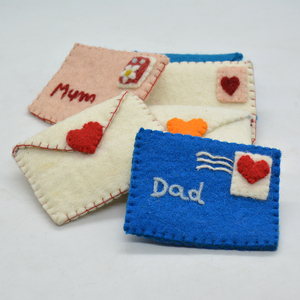 Sobre de Regalo de San Valentín de Fieltro de Lana Personalizado de Lujo - Bolsa para Cartas de Amor Hecha a Mano para Parejas y Ocasiones Especiales - Product Image 1