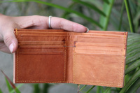 Dompet Koleksi Uang Kulit Asli Berkualitas Desain Vintage dengan Ukiran Gambar Unta yang Indah untuk Pria