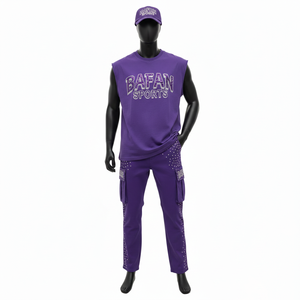 Conjunto de 2 piezas para hombre: Camiseta sin mangas morada de mezcla premium de algodón y poliéster y pantalón cargo con logotipo personalizado de diamantes de imitación por transferencia térmica - Product Image 2