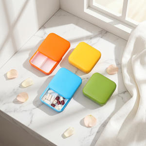 Boîtes de rangement pour pilules en plastique colorées avec 2 compartiments pour l'organisation quotidienne des médicaments - Product Image 6