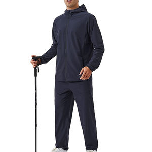 Ensemble coupe-vent pour homme, conçu avec un tissu léger et une coupe athlétique décontractée, idéal pour les séances de jogging et les activités de plein air au quotidien. - Product Image 6