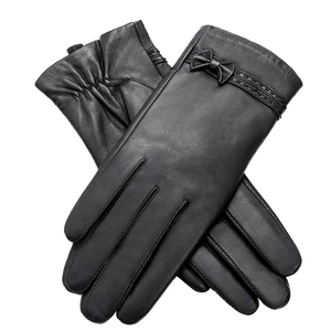 Gants de cérémonie élégants pour la mode, offrant une douceur supérieure, un style raffiné et un ajustement confortable pour les événements et les cérémonies - Product Image 3