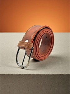 Cinturones de Cuero Genuino Hechos a Mano en India para Hombres y Niños, Diseños Grabados Personalizados, Cinturones Clásicos con Hebilla de Acero al por Mayor - Product Image 2
