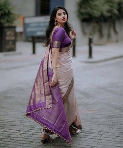 Sari de Seda Morado y Rosa, Vestido Tradicional Indio para Boda con Patrón de Borde, para Mujer Adulta, Corte Regular, Largo hasta el Suelo - Product Image 3