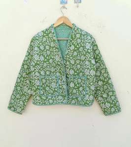 Chaqueta de Algodón Acolchada Floral Verde Hecha a Mano: Prenda Reversible para Mujer - Product Image 1